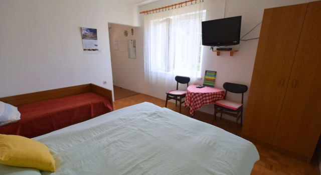 Studios Zorka, Забронировать Отель Отели Малинска с парковкой, Парковка