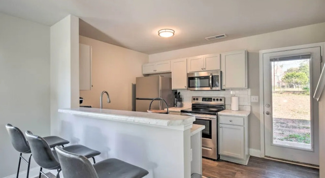 Апартаменты Greer Getaway w/ Smart TV ~ 1 Mi to Dtwn!