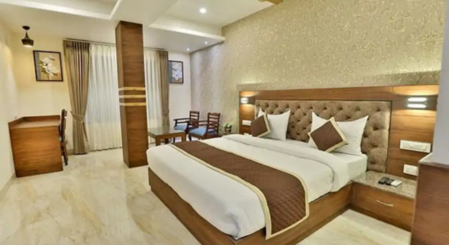 Номер Premium Fabhotel Prime Candle Wood