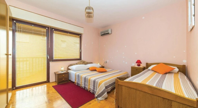 Beautiful Apartment in Okrug Gornji With 2 Bedrooms, Wifi and Outdoor Swimming Pool