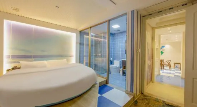 Люкс Homeinn Plus Hotel (Danyang Glasses Industrial Park Railway Station)