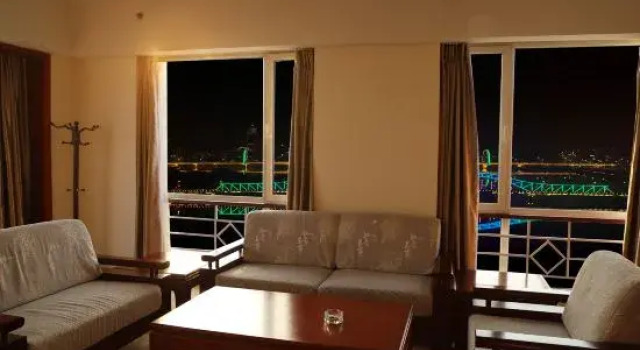 Люкс Deluxe Yishui Longgang Hotel (Yishui River Bridge Scenic Spot)