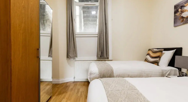 Апартаменты Standard Warm Apartments in Queensway
