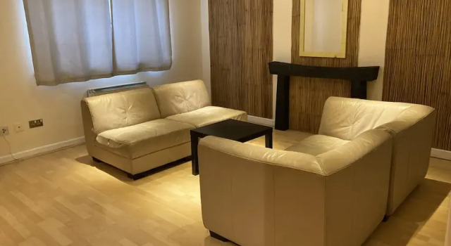 Spacious 2 Bed Apartment in Birmingham, Забронировать Апартаменты/квартира Отели Бирмингема с парковкой, рядом с Океанариум «Национальный центр морской жизни», Парковка