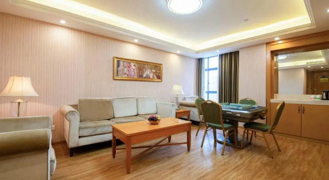 Люкс Vienna Hotel Qinzhou North Square Branch