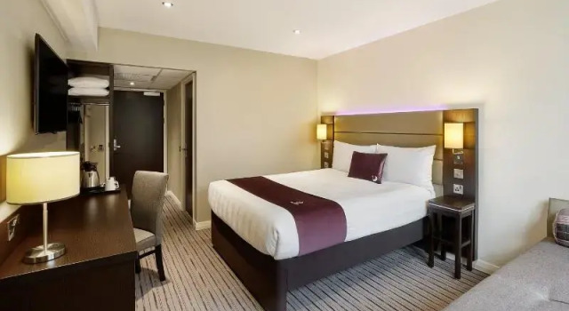 Premier Inn Addlestone, Забронировать Отель Отели Западного Суссекса 3 звезды, 3*