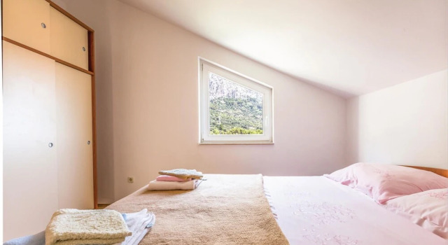 Amazing Apartment in Makarska With 5 Bedrooms and Wifi, Забронировать Апартаменты/квартира Апартаменты Макарска, рядом с Набережная Рива (Макарска), Апартаменты/квартира