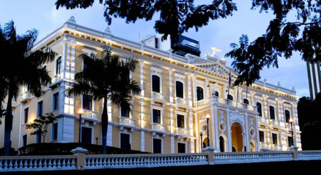 Edificio Martha Schwantz, Забронировать Отель Гуарапари Эспириту-Санту, рядом с Пляж Адвентистас