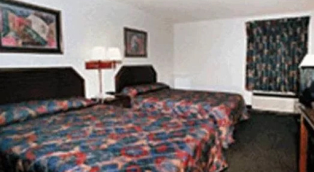Country Host Inn, Prenota Hotel Franklin Virginia