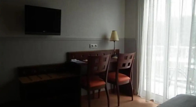 Четырёхместный номер Standard Contact Hotel Le Moulin Neuf Chantonnay
