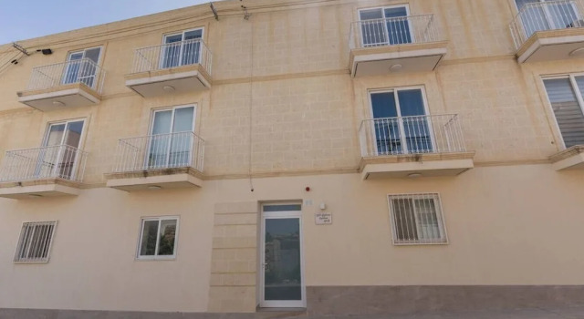 Property With Pool Access - Xaghra Near Marsalforn