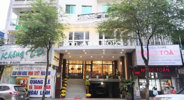 Bon Ami Hotel - Thiên Xuân, Забронировать Отель Отели Хошимина с парковкой, рядом с Golden Dragon Water Puppet Theatre, Парковка