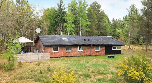 Коттедж 8 person holiday home in Ålbæk