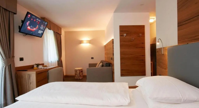 Полулюкс Hotel Valacia