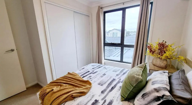 Коттедж Modern Narre Warren three bedroom townhouse, close to Fountain Gate SC