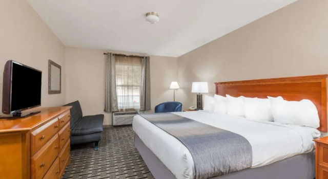Студия Days Inn & Suites by Wyndham Sellersburg