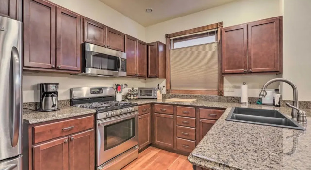 Апартаменты Cozy Central Glenwood Springs Condo w/ 2 Decks!