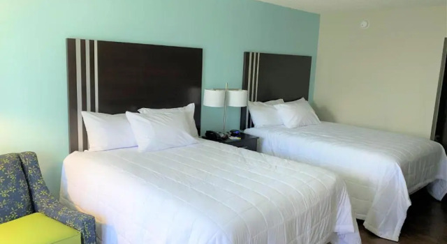 Четырёхместный номер Standard Days Inn by Wyndham Goldsboro