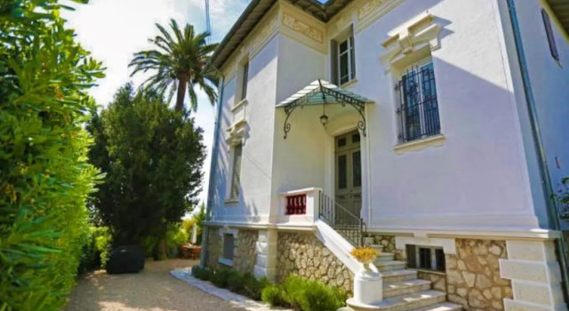 Beautiful early 1900's classic villa sea views, Забронировать Вилла Виллы Канн, рядом с Le Croisette Casino Barriere de Cannes, Вилла