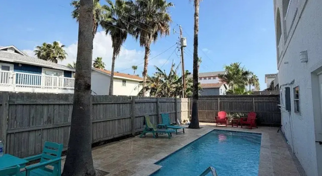 Коттедж Fun Retro Island Vibe Sleeps 17 Beach 1 Block 4 Bedroom Home