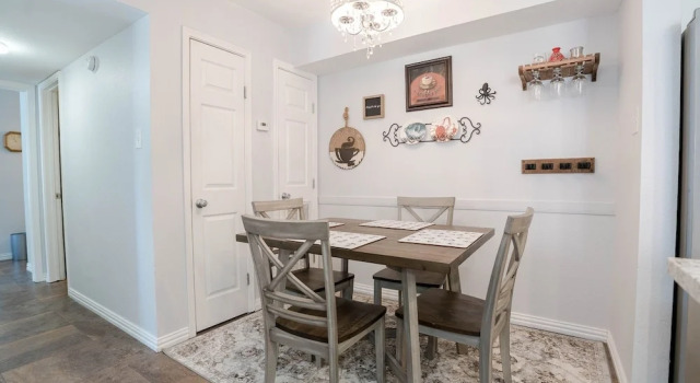 Seawall Escape - 2 Br Home, Забронировать Дом для отпуска Коттеджи Галвестон, рядом с Центр развлечений и картинга Галвестона, Коттедж