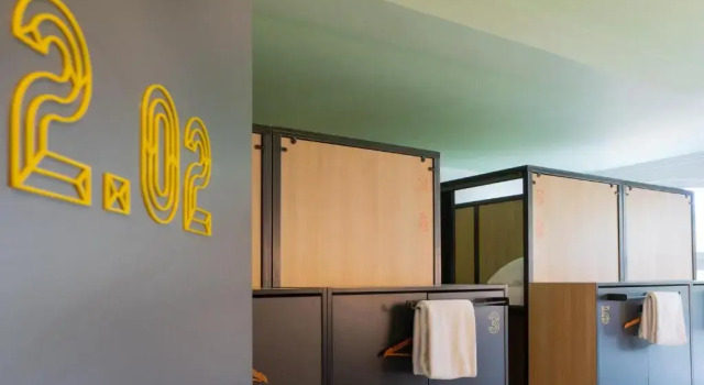 Кровать в общем номере Sparks Hostel