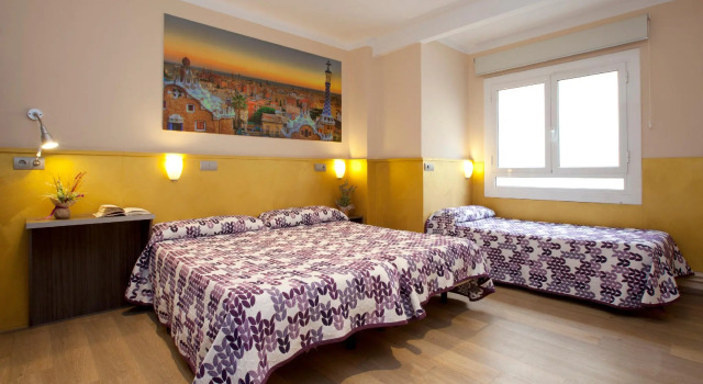 Трёхместный номер Standard Hostal Barcelona