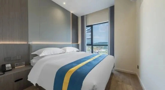 Люкс Deluxe Lakeside Hotel Deman