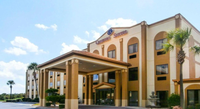 Четырёхместный люкс Comfort Suites near Robins Air Force Base