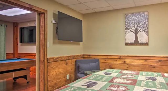 Коттедж Pigeon Forge Cabin w/ Hot Tub & Mountain Views!