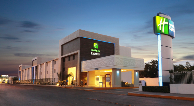 Holiday Inn Express Piedras Negras, Boek Hotel Hotels in Piedras Negras met zwembad, Zwembad