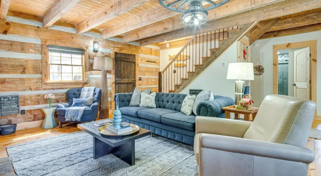 Hot Tub, Fire Pit & Creek Access: Whittier Cabin!, Забронировать Дом для отпуска Отели Уитиер с парковкой, Парковка