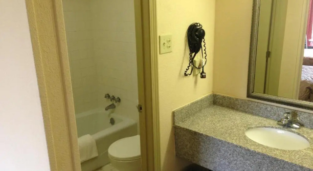 Номер Standard EZ Travel Inn College Station