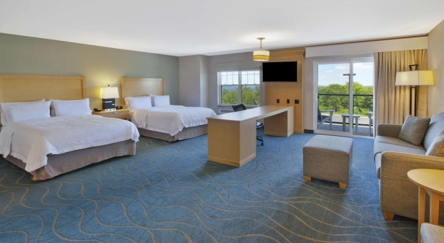 Четырёхместная студия с балконом и с видом на океан Hampton Inn Bar Harbor