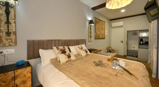 Center Suite