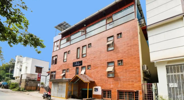 Oyo Hkh Homes Near Royal Meenakshi Mall