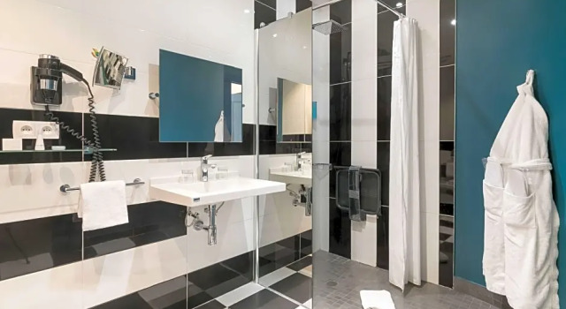 Четырёхместный номер Deluxe Best Western Plus Hôtel Brice Garden Nice