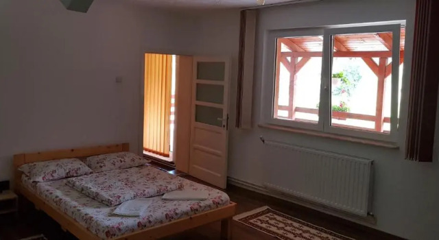 Korondi Pisztrangos, Varaa Hotelli Izvoare 