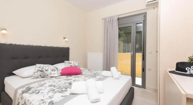 Louloudis Pool Villa