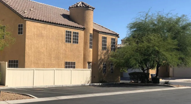 Locationstripeverything Is Closemodel House