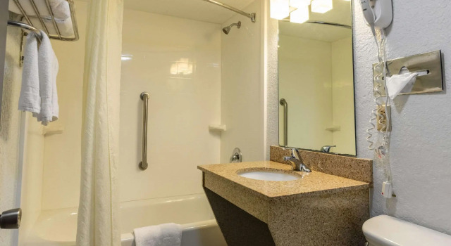 Двухместный номер Standard Quality Inn Asheville Airport