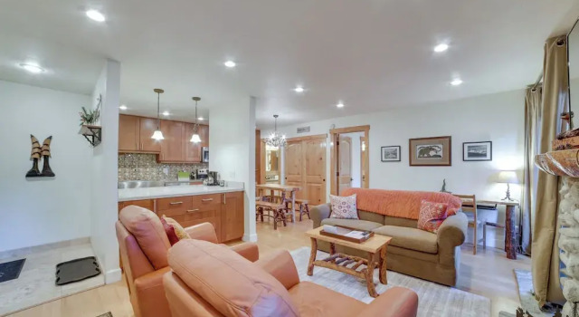 Ski Condo w/ Community Amenities in Mammoth Lakes!