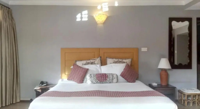 Люкс с 2 комнатами Shaligram Hotel