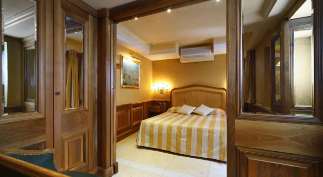 Двухместный номер Classic с видом на канал Hotel Ca dei Conti