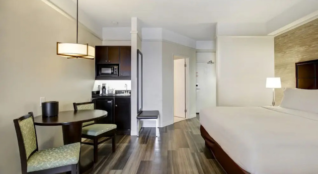 Двухместный люкс Holiday Inn Windsor - Ambassador Bridge by IHG