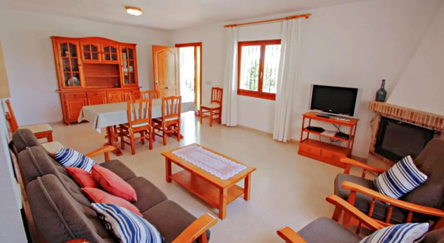 Laura-28A - traditionally furnished detached villa with peaceful surroundings in Calpe, Забронировать Вилла Отели в центре Кальпе, в центре