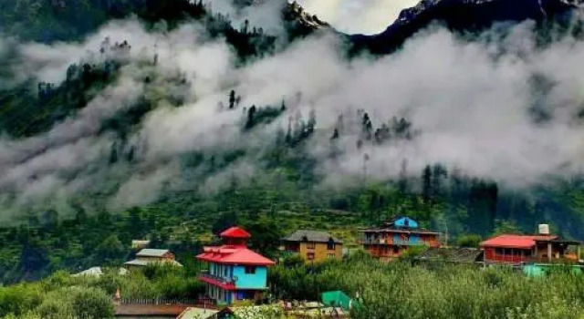 Hotel Old Smugglers with Balcony mountain view AC Hot and Cold Near to Hadimba Temple, Забронировать Отель Отели Манали с бассейном, Бассейн