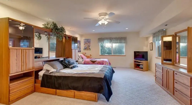 Sequoia Chalet 5 Bedroom Home, Book Chalet Sommerhuse i Stateline, Hytte