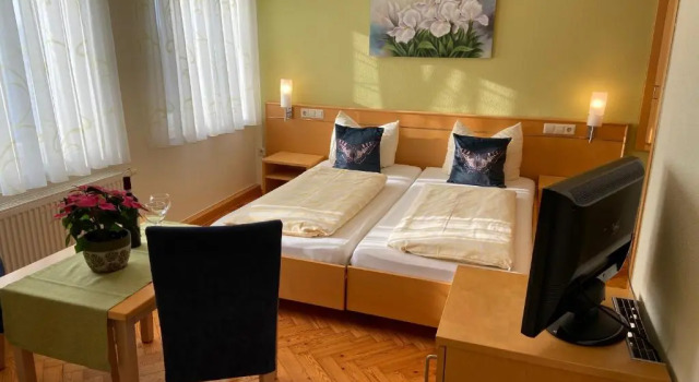 Четырёхместный номер Standard Hotel Goldener Löwe