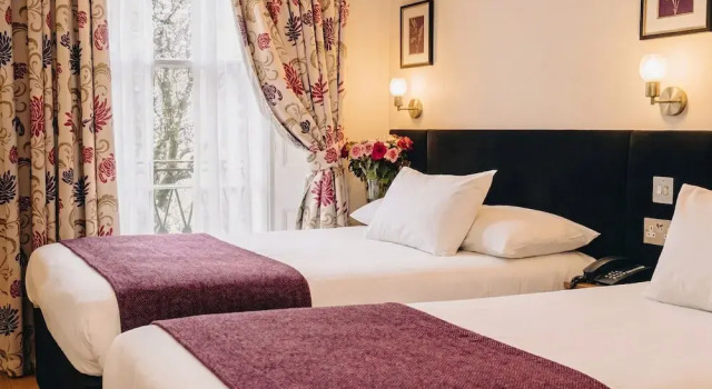 Четырёхместный номер Classic Athena Hotel